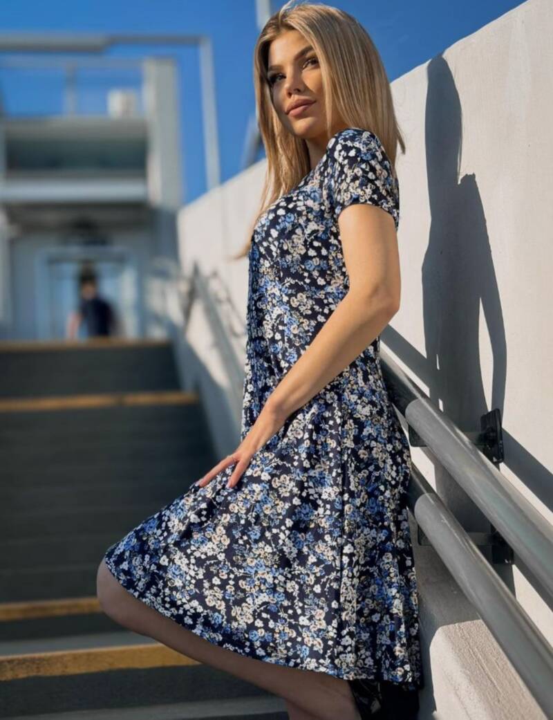 Sukienki damskie (Polska produkt) Roz 38-44 Paczka 5 szt /1 Kolor 1